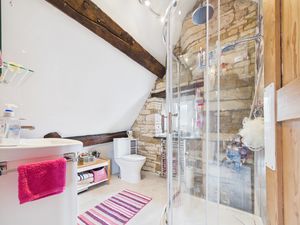 En-suite- click for photo gallery
